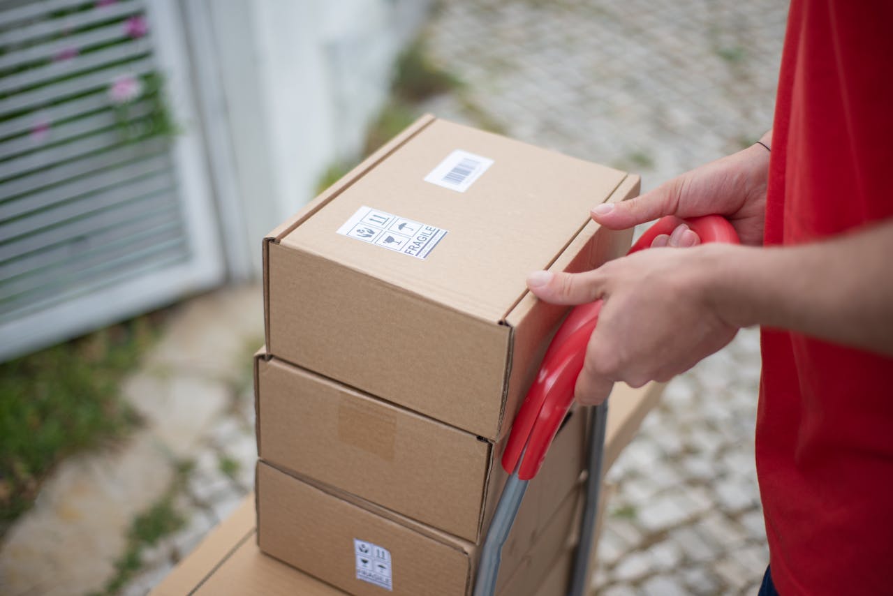 Modele logistyczne w e-commerce – przegląd, porównanie i zastosowanie w praktyce