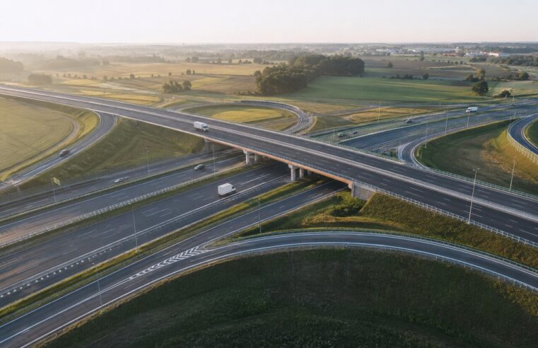Autostradowa Obwodnica Wrocławia – nowoczesny węzeł drogowy i trasa obsługująca transport oraz logistykę Dolnego Śląska.